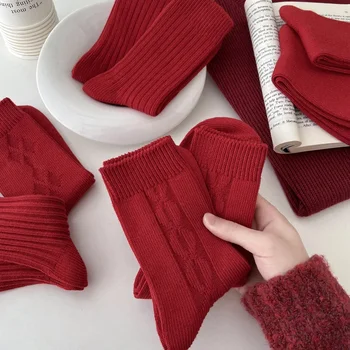 Дамски Памучни Чорапи Дишащи Коледни Коледни Червени Чорапи За Момичета Модни Шарени Ежедневни Есенно-Зимни Чорапи Топъл Комфорт