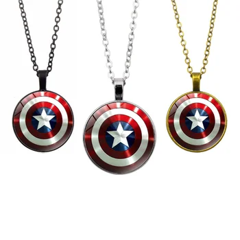 Колие с отложено във формата на щит на Капитан Америка 